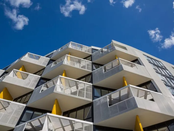 Sleek Stylish Lifestyle and Vendor Says Sell