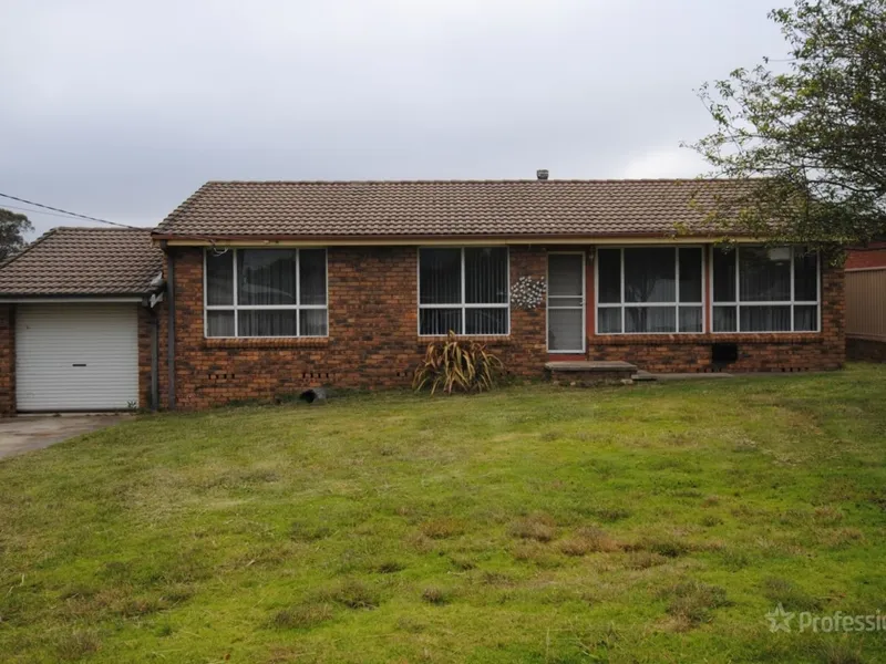 3 Bed, 1 Bath, Single Garage & 2 Bay Storage Shed