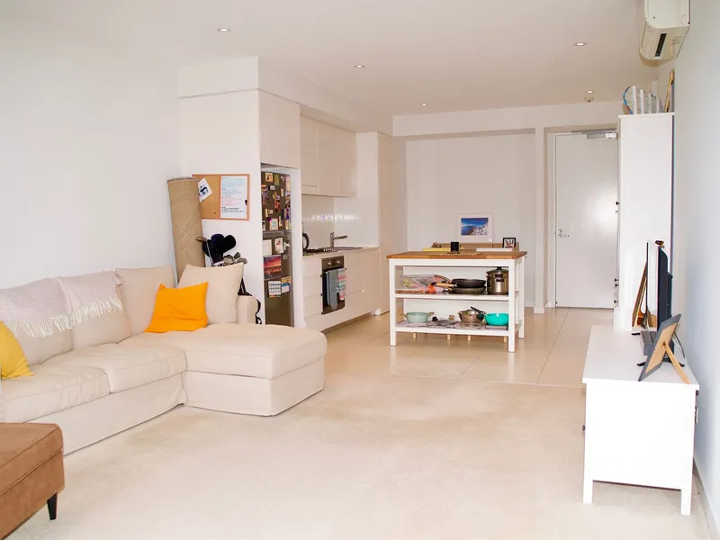 Stunning large 1 bedroom in Little Bay with 91 square metres on title!