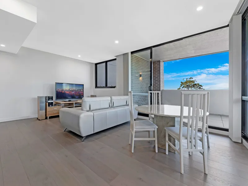 Modern Stylish Apartment with Natural Sunlight