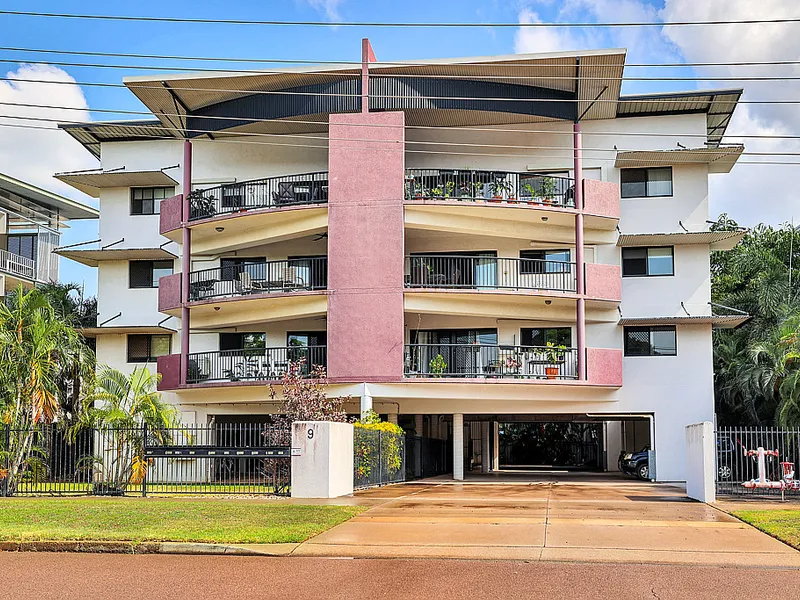LARGE FAMILY APARTMENT! GREAT LOCATION!