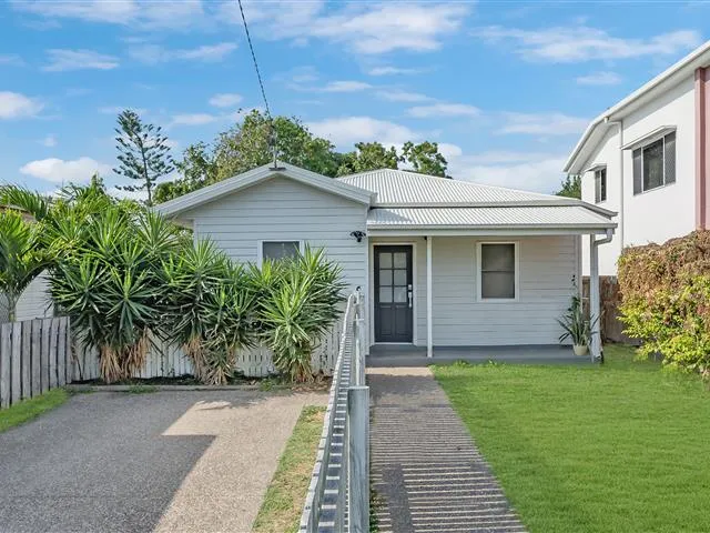 IMMACULATELY PRESENTED 3 BEDROOM HOME