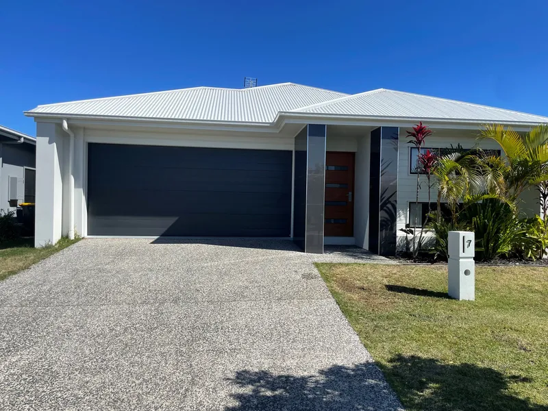 STYLISH AND SPACIOUS FAMILY HOME