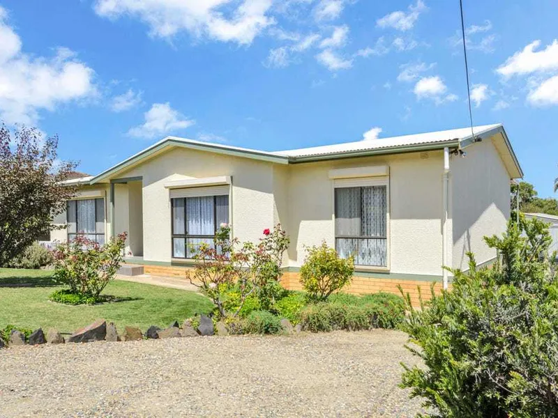 Immaculate 3 bed home with large workshop/shed