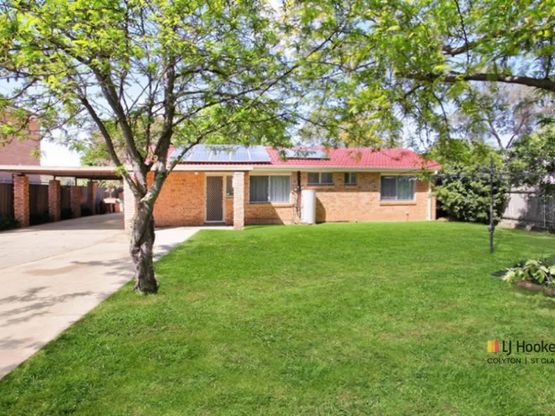 BEAUTIFUL 3 BEDROOM HOME WITH DOUBLE CARPORT!