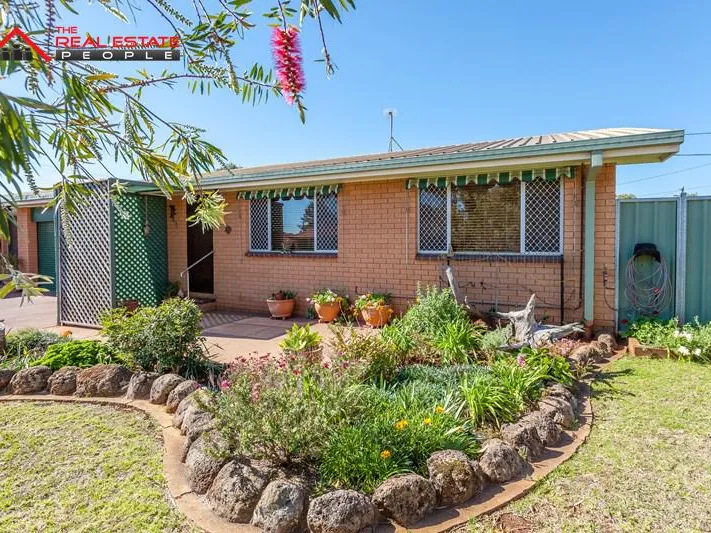 Ripper 1/2 Duplex In Central Location - Nest or Invest!!