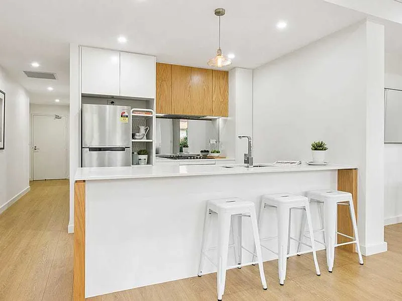 Bright and Spacious Two Bedroom Apartment In Blue Ribbon Location