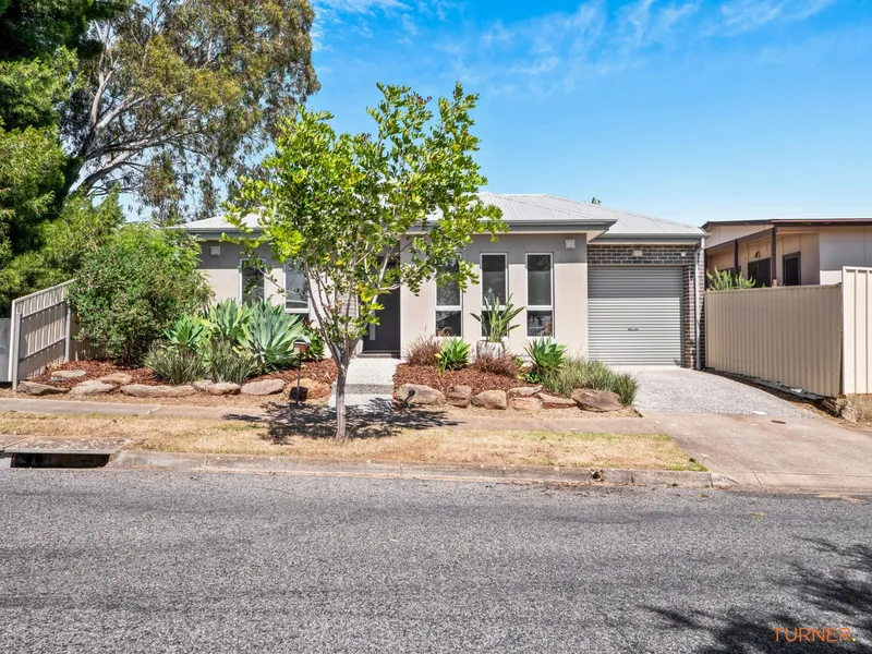 Perfect low maintenance house waiting for you to call it home!