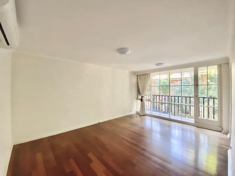TWO BEDROOM APARTMENT WITH PARKS & TRANSPORT AT YOUR DOOR! | HODGES CAULFIELD