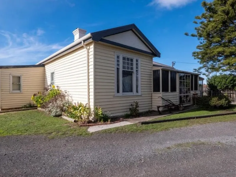 Three bedrooms house in Moonah available now