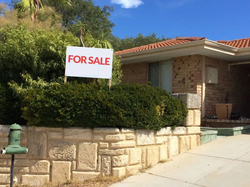 4 bed 2 bath on 705sqm block