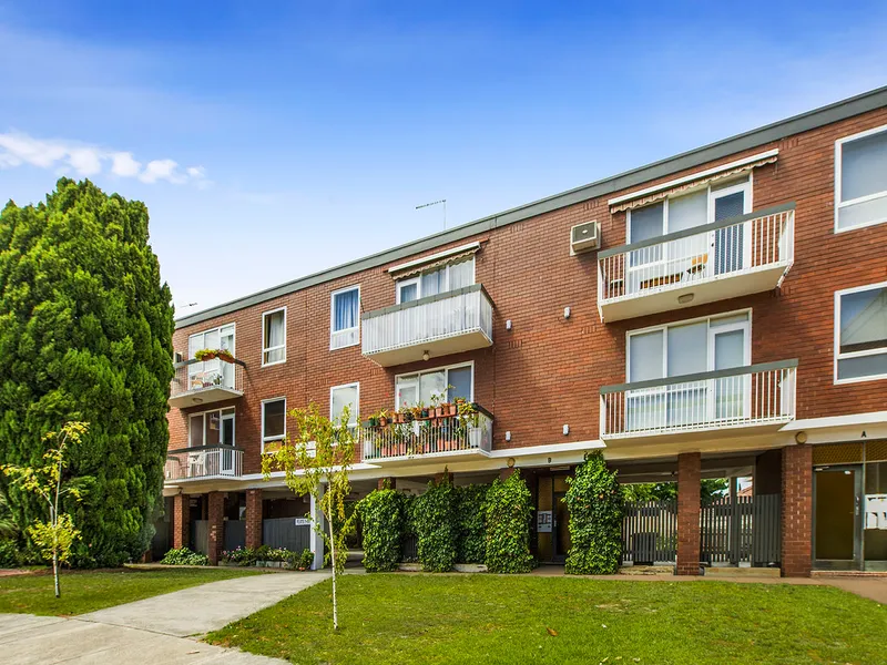 Conveniently Located in Caulfield North