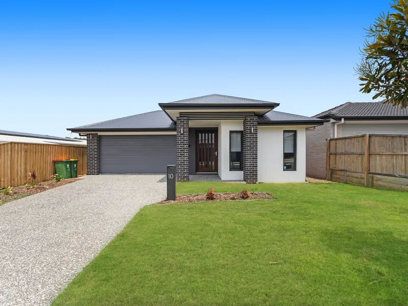 Near new home in sought after Redland Bay location