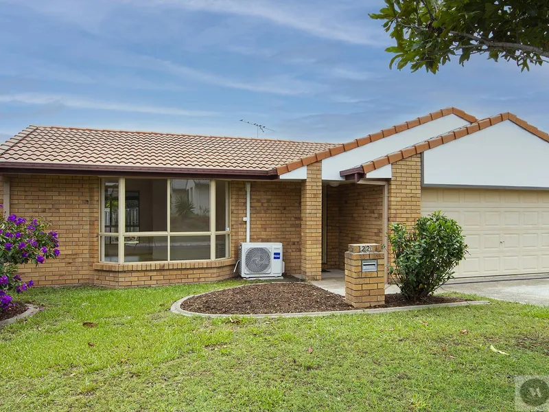 Calamvale Comfortable Family Home