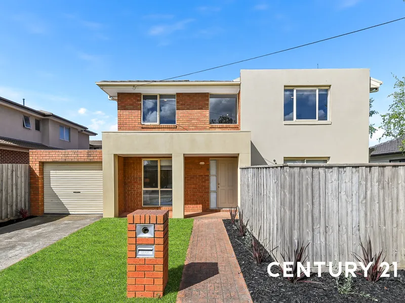 Modern 4 Bedroom Townhouse - Walk to Monash University