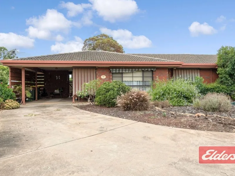 Mondernised 2 bedroom unit. Great Location!