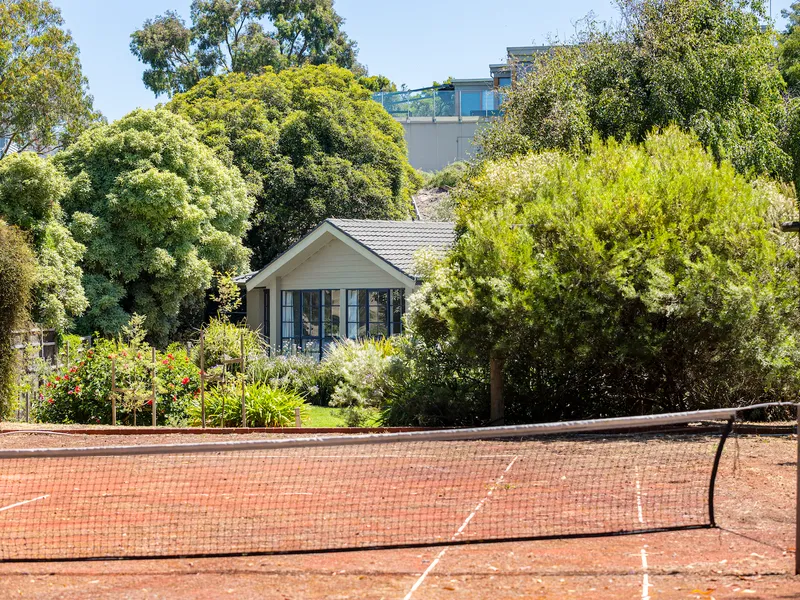 Shelley Beach Lakehouse on 2,247sqm (approx.) of vast potential.