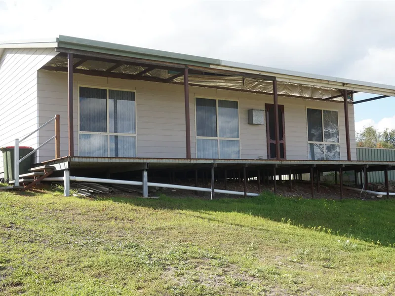 Convenient Location On A Elevated Block