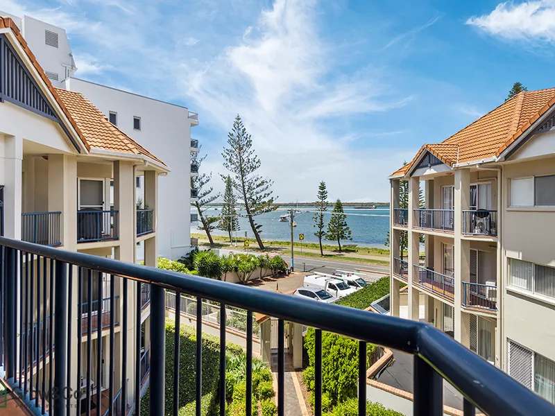 SPACIOUS 3BED UNIT WITH WATER VIEWS AND 2 ALLOCATED PARKING SPACES!