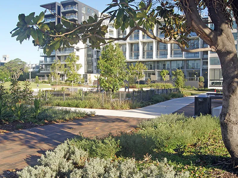 Luxurious, split level, minutes to sydney CBD, university etc, bus stop at doorsteps, park view,courtyard
