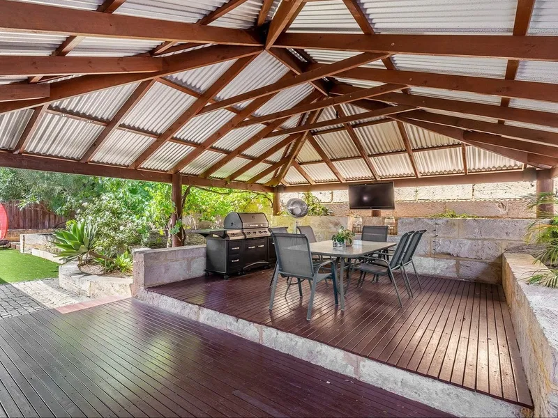 CLARKSON - SPACIOUS FAMILY HOME SITUATED IN QUIET CUL-DE-SAC - MINUTES TO OCEAN KEYS & CLARKSON TRAIN STATION