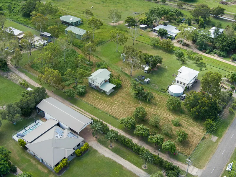 Renovate Or Detonate A Classic Queenslander On 4,400m2!