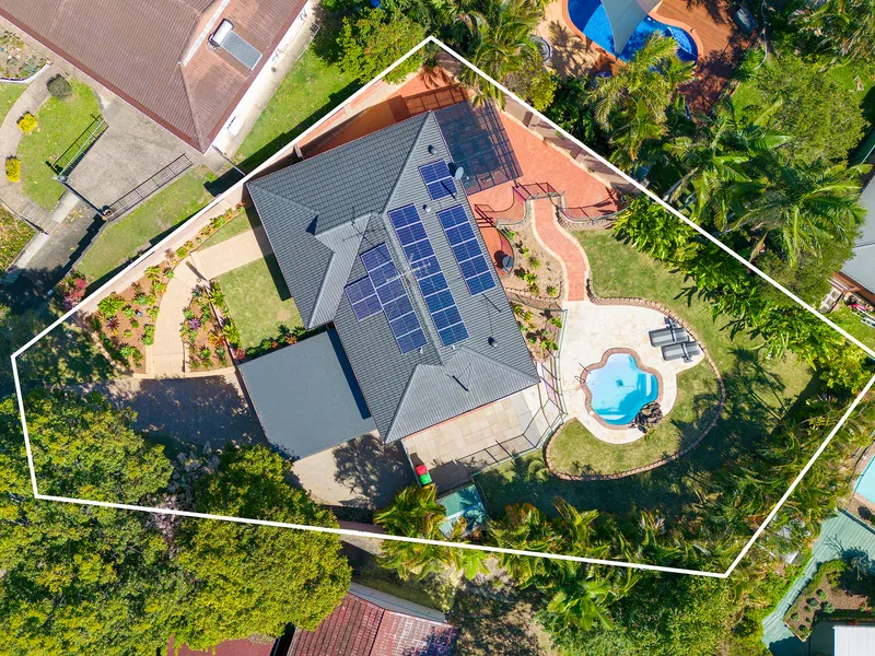 FANTASTIC FAMLY HOME WITH DUAL LIVING POTENTIAL/DISABLED ACCESS ... QUIET, CENTRALLY LOCATED CUL-DE-SAC ... HUGE 994m2 LAND HOLDING !!!