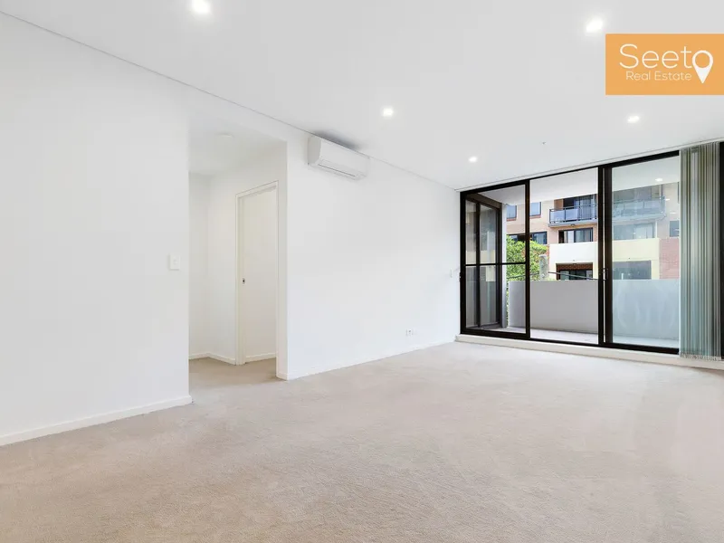 Modern & Spacious Two Bedroom Apartment! 5 mins Walking to the Station!