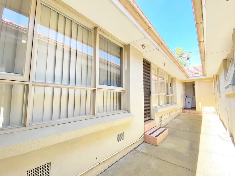 Cosy 2 bedroom unit close Monash Uni and shops