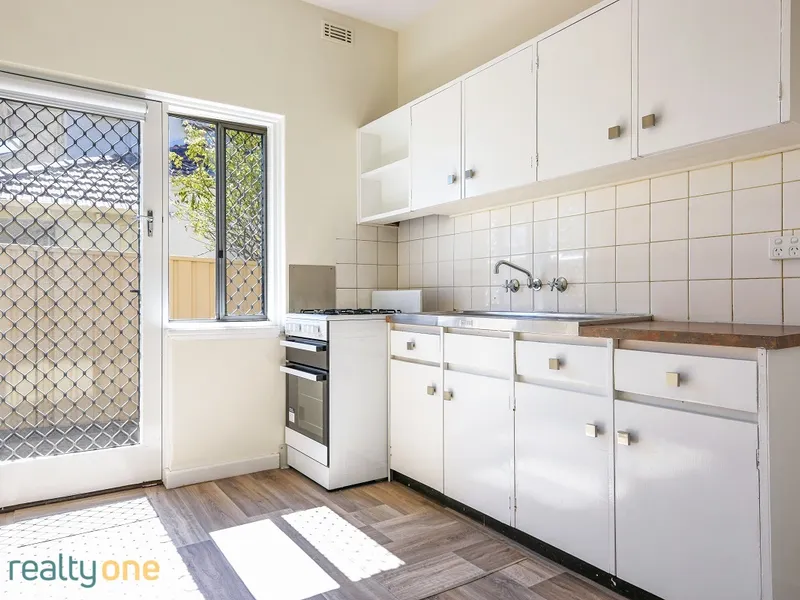 LOCATION LOCATION LOCATION !!! VIEWING THURSDAY 31/03/22