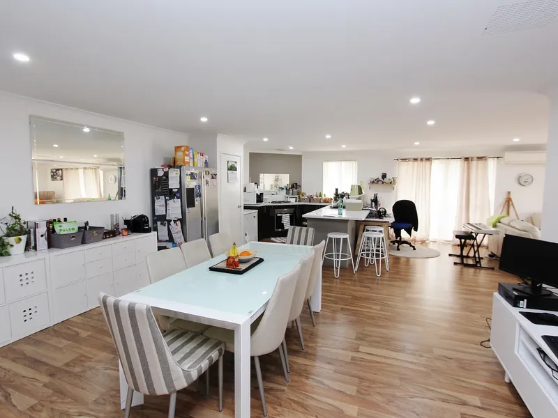 LARGE FAMILY HOME ON A 505 SQM BLOCK