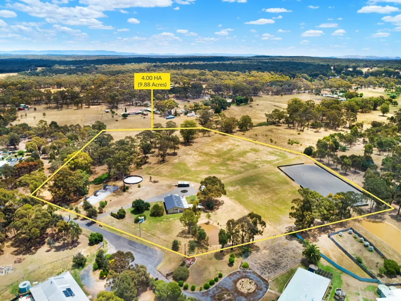 4.00HA (9.88 Acres) A Horse Lovers Paradise - Fully Refreshed & Updated Inside & Out