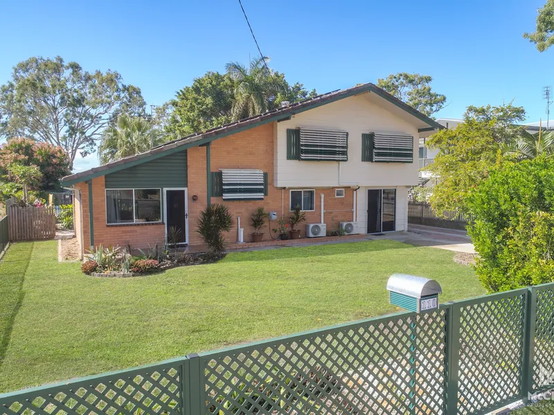 UNIQUE FIVE BEDROOM QUEENS BEACH HOME