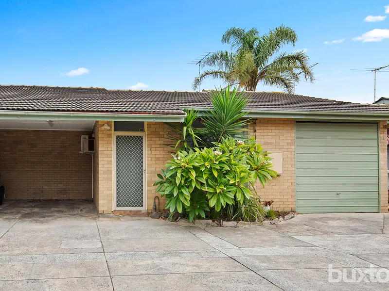 BRIGHT BEACHSIDE 1BR UNIT IN WELL MAINTAINED BLOCK