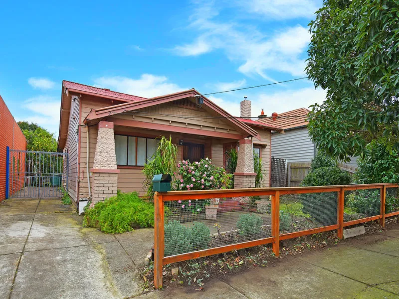 DOUBLE FRONTED CALIFORNIAN BUNGALOW WITH 3 BEDROOMS