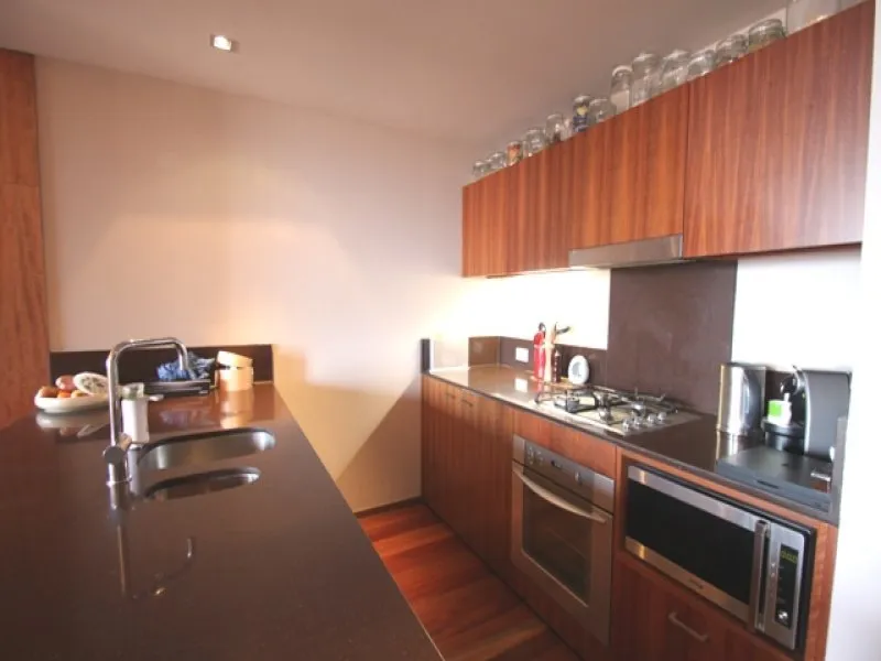 SUPERB CONVERTED WAREHOUSE IN MCENTRAL