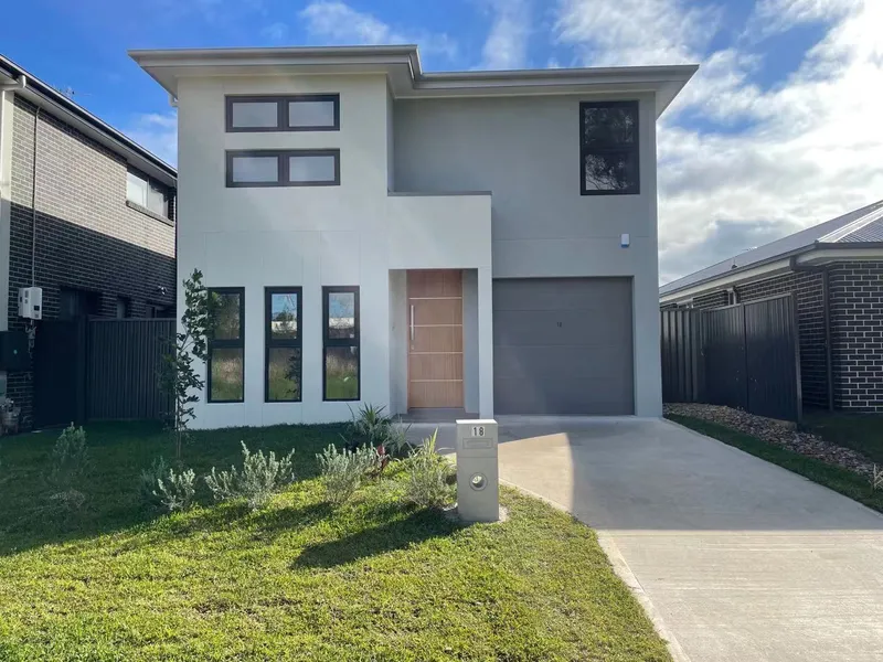 Brand new 5 bedroom plus study house for rent in Rouse Hill
