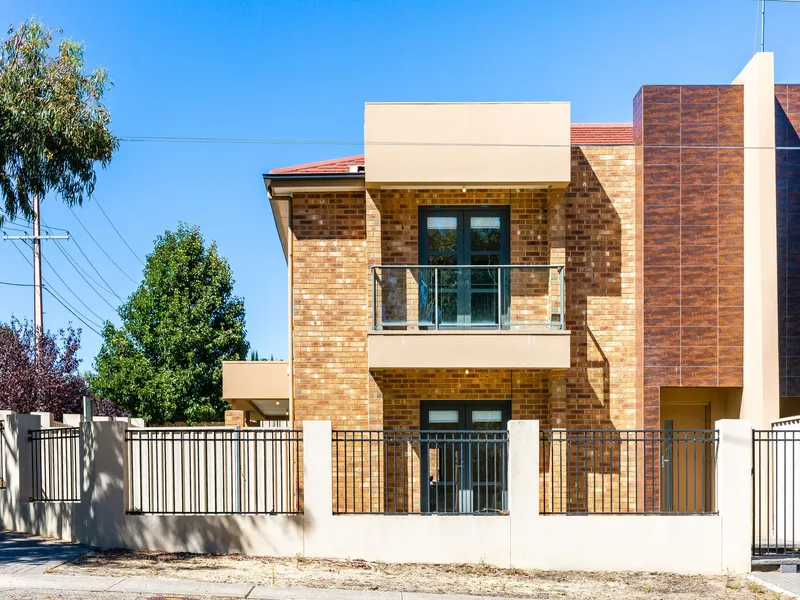 Take a corner turn to townhouse luxury with the reservoir & reserves in your lap…