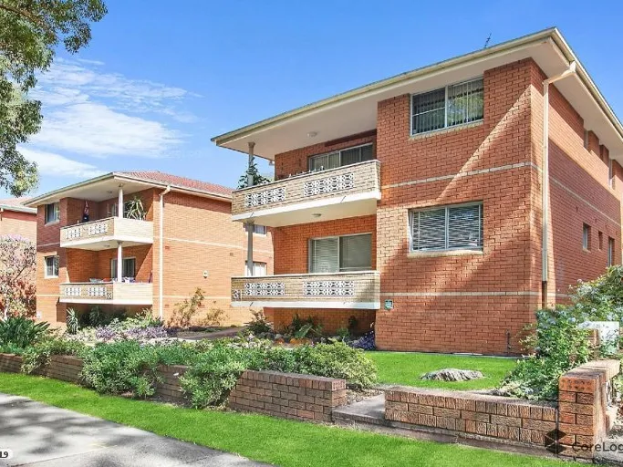 IN THE HEART OF ALLAWAH 2 Bedrooms for lease