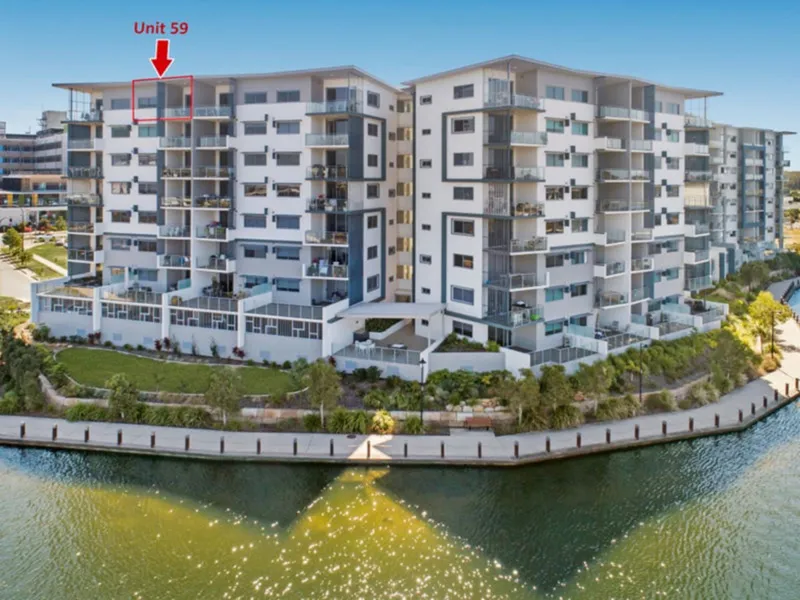 Top Floor Apartment - Stunning Views!