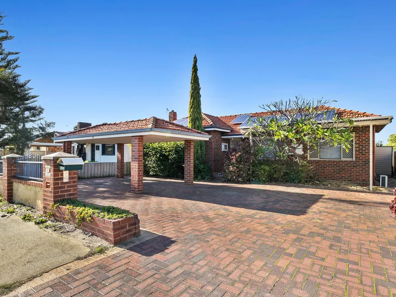 CHARACTER HOME ON LEACH