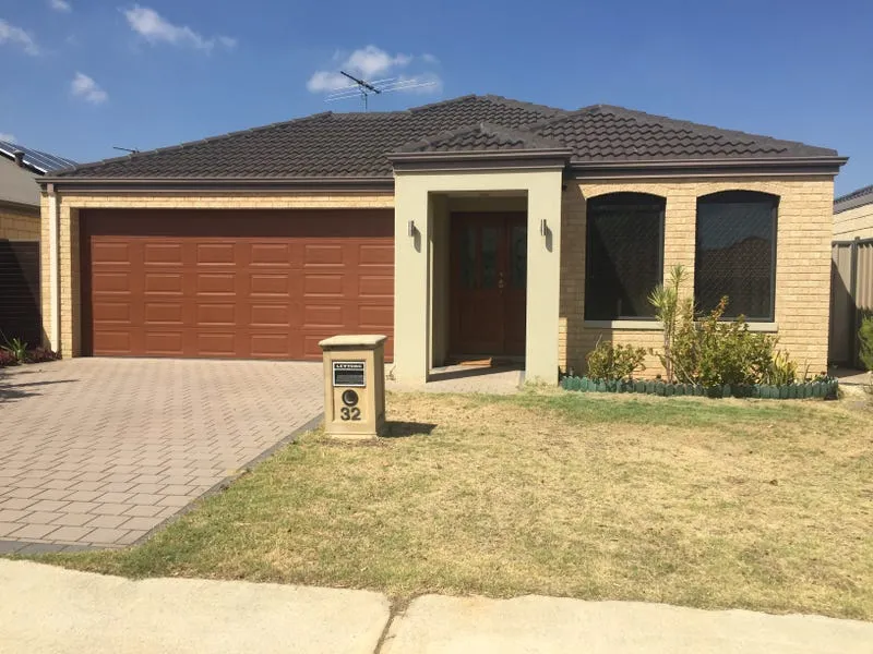 Beautiful, large house. Close to amenities. Pets allowed
