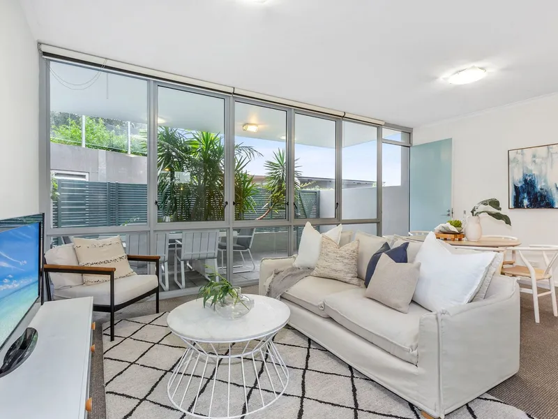 RESORT STYLE LIVING – CONVENIENT LOCATION