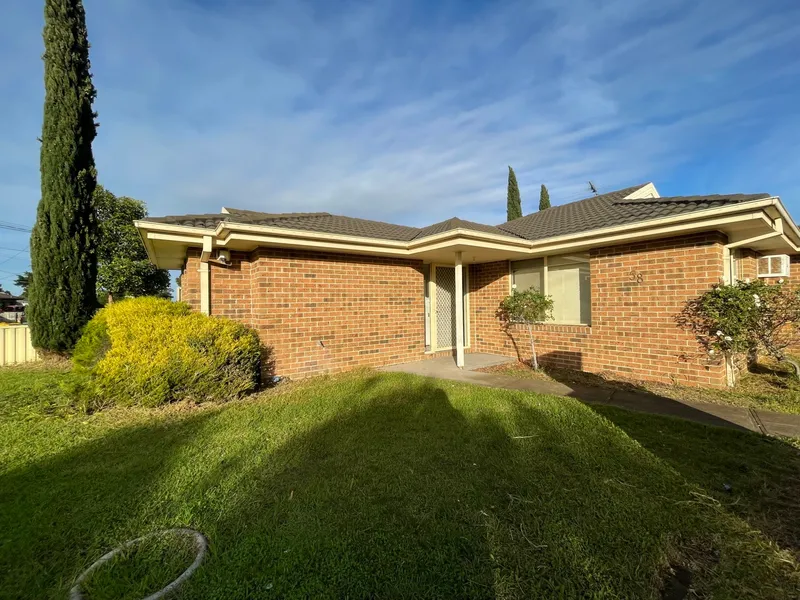 Freshly painted 3 Bedroom cozy Family Home !!!