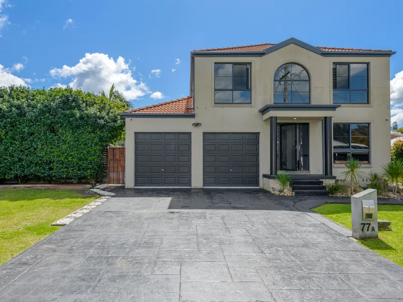 BEAUTIFUL PRESENT MODERN FAMILY HOME