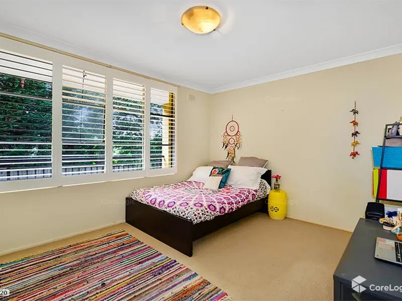 Bright 2 Bedroom Unit