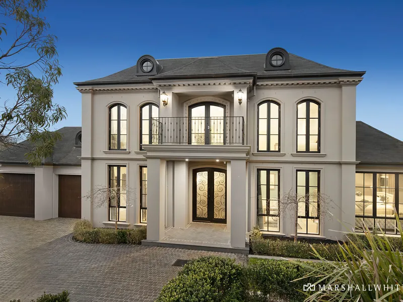 Extraordinary Family Luxury and Poolside Indulgence