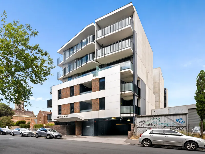 Immaculate apartment living. 1 Bedroom plus large study area. Steps to Glenferrie Rd