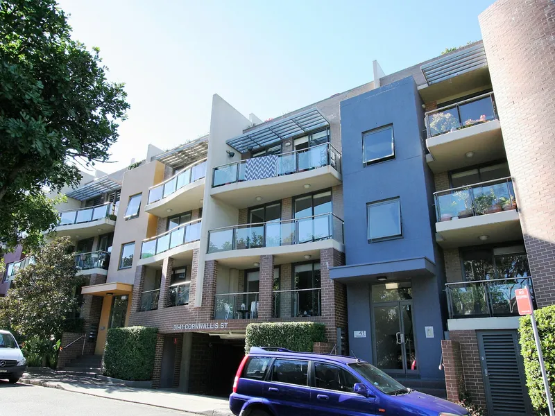 LARGE 2 BEDROOM APARTMENT