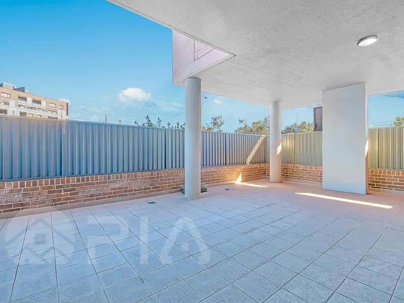 146m2 !!! Spacious house-sized apartment  with large courtyard and a study 2nd bedroom